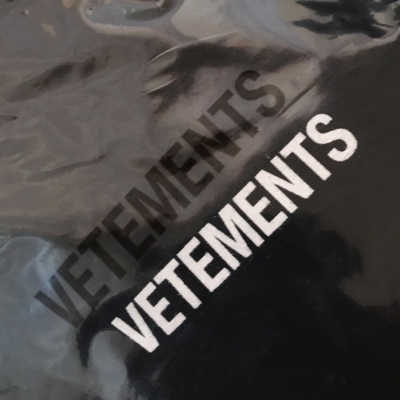 VETEMENTS Black Logo Hoodie - Picture 6 of 6
